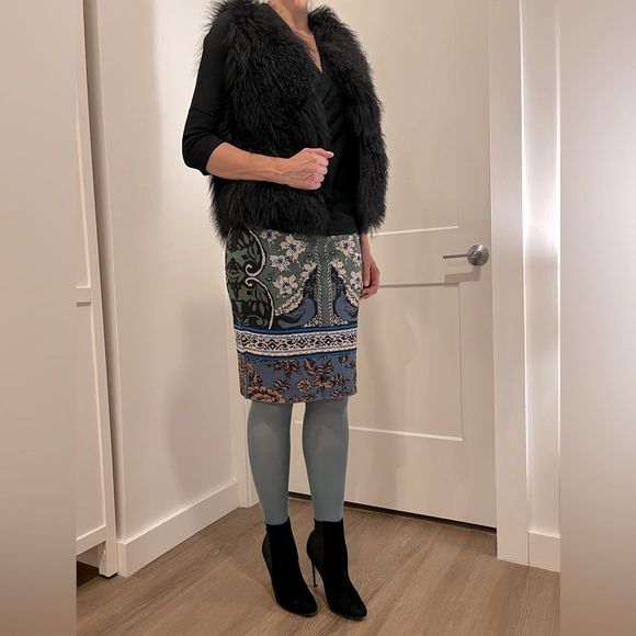 Belle Fare Tibetan Lamb fur black Vest. - Picture 5 of 8